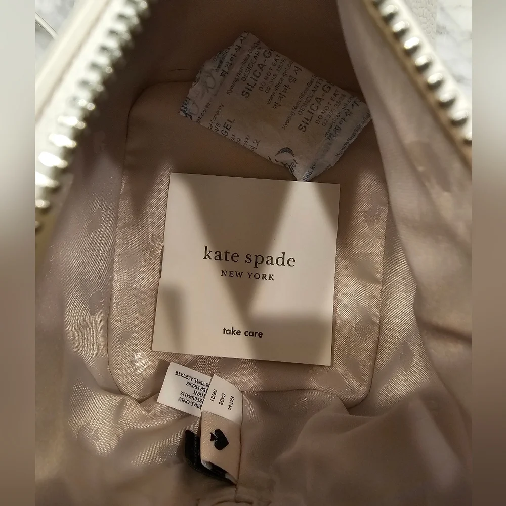 NWOT KATE SPADE ARTIC FRIENDS POLAR BEAR CROSSBODY BAG WITH BLUE SCARF - Picture 11 of 16